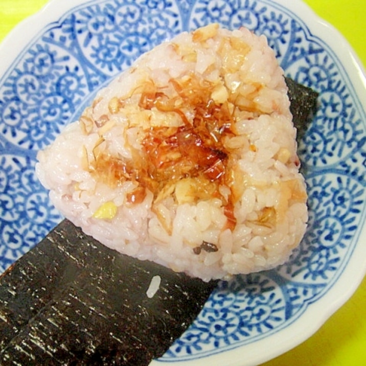 ほぐしホッケとおかか醤油のおにぎり